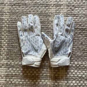 Nike White and Gray Men's Gloves
